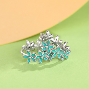 Orecchini Floreali per Donne, Design Fresco Ispirato alla Natura, Accessori per Orecchie da Indossare Quotidianamente - Product Image 6