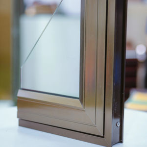 Service de découpe de profilés en aluminium Shalumi série 6000 brun clair pour portes et fenêtres à cadre en alliage, fabricant vietnamien - Product Image 1