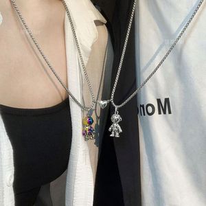 Collier magnétique tendance 2021 pour couple, pendentif astronaute robot en acier inoxydable pour homme et femme - Product Image 2
