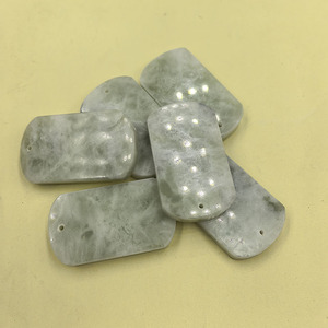 Pendentifs en jade Xiuyan en forme d'épée, bijoux en jade vert et blanc, ornements de paix et de sécurité, unisexe, à porter au quotidien - Product Image 2