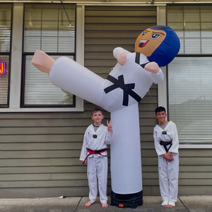 Reclame Opblaasbare Pop Op Maat Logo Gedrukt Opblazen Karate Schoppen Jongen Opblaasbare Taekwondo Meisje Voor Reclame Verkoop - Product Image 3