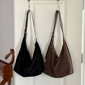 Sac à bandoulière en daim pour femme, marron et noir, couleur unie douce, fermeture éclair, sac fourre-tout pour trajets quotidiens, automne 2025 - Product Image 1