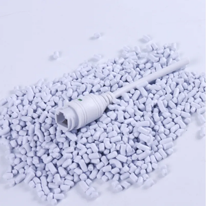 เม็ดพลาสติกผสมพีวีซีแข็งสำหรับท่อ upvc ชิ้นส่วนฉีดขึ้นรูปมีความแข็งแรงทนทานต่อแรงกระแทกได้ดี - Product Image 2
