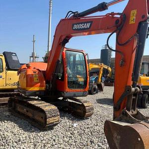 Excavatrice sur chenilles d'occasion Doosan DX85R-3 de 8,6 tonnes avec une force de déchirement de 53,9 kN et une profondeur de creusement de 4750 mm à vendre en stock - Product Image 2