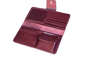 Portefeuille long bordeaux avec gaufrage floral orné d'un porte-monnaie de luxe en cuir de vachette véritable - Product Image 3