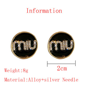 Boucles d'oreilles clous tendance coréennes en argent avec lettres en diamant, breloques en cristal noir rondes, bijoux pour femmes - Product Image 2