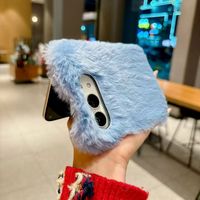Étui de protection de luxe 3D mignon en peluche chaude pour l'hiver avec coque articulée pour iPhone 11 12 13 14 15 16 17 18