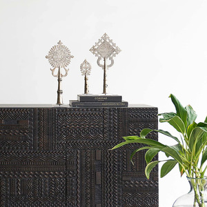 Buffet contemporain en bois de manguier noir avec 4 portes et poignées métalliques, qui apporte une élégance intemporelle à votre maison - Product Image 3