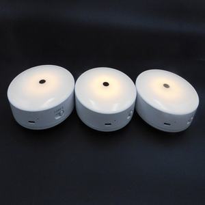 Lampe LED rechargeable de haute qualité à capteur de mouvement 2700K, lumière de nuit pour armoire de cuisine à détection humaine - 1 unité - Product Image 1