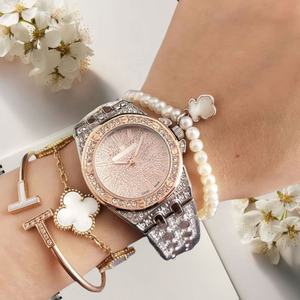 Reloj de Cuarzo para Hombre con Caja de Acero Inoxidable, Correa de Cocodrilo de 40 mm, Esfera de Cristal, Lujoso y Moderno - Product Image 5