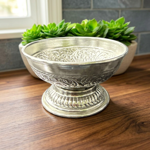 Bol sur piédestal carré en argent gravé allemand moderne |   Bol de service décoratif artisanal indien à motif nature morte - Pour une prompte guérison - Product Image 4