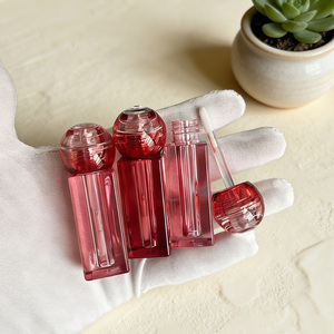 Gloss à lèvres rouge carré, teinté, effet laqué, en flacon, tubes de gloss à lèvres personnalisés pour revendeurs, emballages, gloss à lèvres nude végétalien, marque privée - Product Image 2