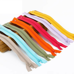 Cierres de nailon de 20 cm con extremo cerrado y deslizadores sin bloqueo para uso en prendas de vestir, tiradores de cremallera coloridos - Product Image 1