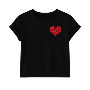 T-shirt décontracté à manches courtes pour femme, imprimé cœur rouge, col classique, coupe régulière, tissu extensible moyen, lavable en machine, différentes tailles - Product Image 1