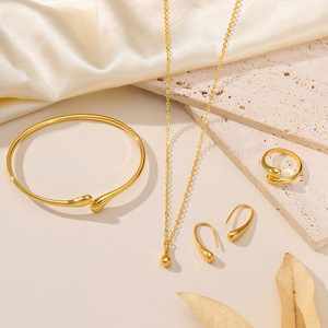 Elegante Set de Joyería Nupcial Ajustable Chapado en Oro con Diseño de Gota de Agua de Moda para Mujer Incluye Collar, Pulsera, Pendientes y Anillo - Product Image 4