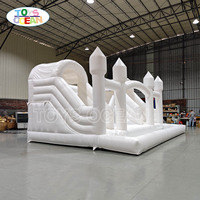 Château gonflable blanc avec double toboggan, château gonflable pour mariage et location pour fêtes