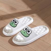 Diapositives de plage d'été Salle de bain Pantoufles antidérapantes Tongs de maison Grenouille de dessin animé Sandales souples
