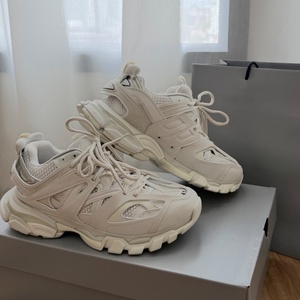Nouvelles chaussures de sport personnalisées Track 3.0 modèle 2026 avec LED de luxe de haute qualité pour un jogging décontracté et élégant - Product Image 5