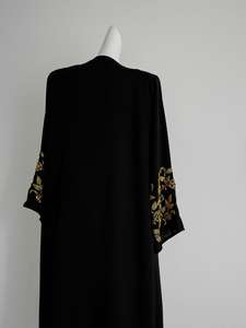 Abaya Aperta da Donna Musulmana Zifeng OEM per Eid, Vestito Nero di Lusso con Maniche, Ricami Fatti a Mano e Strass - Product Image 4