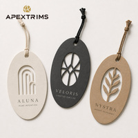Étiquettes suspendues APEX, design ajouré, logo personnalisé, marque OEM ODM, étiquettes personnalisées pour vêtements, étiquettes volantes