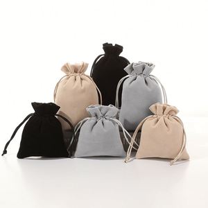 Sac en velours en gros 8x10cm, pochette à bijoux en suède de haute qualité, personnalisable avec logo, idéal pour bagues, boucles d'oreilles, bracelets - Product Image 1