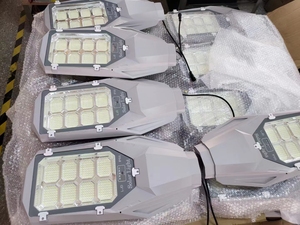 Không thấm nước IP65 tích hợp năng lượng mặt trời đèn đường 2000Watt - Product Image 5