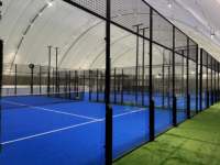 Terrain de padel couvert avec toit rétractable 20x10m, structure membranaire, éclairage LED, intérieur/extérieur, vente en gros