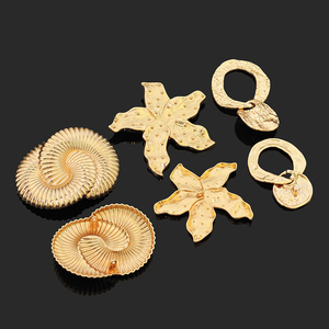 Botones personalizados de Button Factory para coser en ropa irregular, con forma de concha marina, estrella de mar, botones de metal de aleación de zinc con forma especial. - Product Image 2