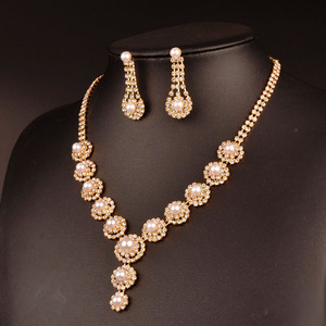 Nouveau lot de bijoux de luxe vendus en gros collier de perles de mariée avec strass complet ensemble de boucles d'oreilles collier à pendentif vintage pour mariage pour <span class=keywords><strong>femmes</strong></span> - Product Image 4