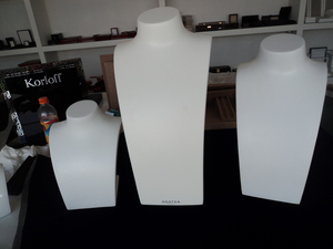 หุ่นโชว์สร้อยคอผู้หญิงแบบกำมะหยี่เงาเคลือบด้าน - Product Image 3