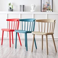 Chaise et table de salle à manger empilables de négociation ménagère décontractée Windsor chaise moderne en plastique PP avec dossier paresseux pour café