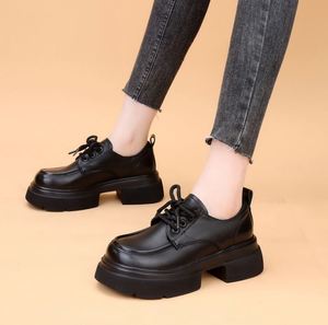 Meilleures ventes : Mocassins à semelle épaisse en PVC/PU pour femmes |   Chaussures de marche imperméables à lacets 2026 style britannique marron amincissantes - Product Image 5