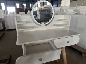 Coiffeuse en bois crème avec miroir LED réglable au design moderne et luxueux, idéale pour petit appartement ou salon principal - Product Image 6