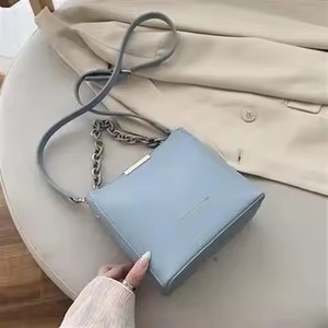 Sacs à bandoulière pour femmes en gros, sacs à main en cuir PU à bandoulière unique, fermeture éclair, sacs à main tendance pour l'été, l'automne et l'hiver - Product Image 2