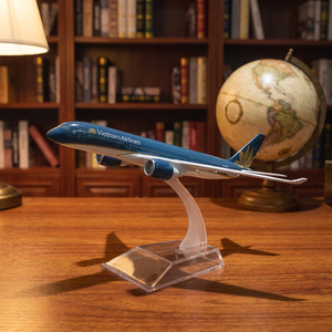 Modellino in Metallo Pressofuso dell'Airbus A350 Vietnam Airlines in Scala 1/400, 16cm, con Supporto - Product Image 4