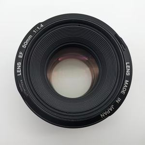 C. on f 50 मिमी f1.4 एपर्चर लेंस, f/1.4 एपर्चर लेंस, फुल फ्रेम के साथ संगत प्राइम लेंस का उपयोग किया गया है। - Product Image 1