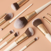 Lot de 12 pinceaux de maquillage professionnels de luxe en bois blancs pour femmes, personnalisables avec logo, synthétiques et de haute qualité