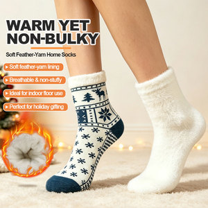 Chaussettes d'hiver chaudes pour femmes, en fil <span class=keywords><strong>de</strong></span> plumes, avec revers moelleux, motif jacquard <span class=keywords><strong>de</strong></span> rennes et flocons <span class=keywords><strong>de</strong></span> neige <span class=keywords><strong>de</strong></span> Noël, idéales pour les fêtes et comme cadeau. - Product Image 6