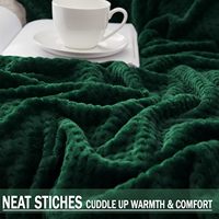 Couverture en polyester en stock d'usine, vente en gros, super douce et chaude, tissage Osaka, polaire corail, taille Queen, couverture de maison, jeté pour l'hiver
