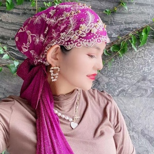 Sombrero con Pañuelo de Encaje y Plumas Vintage - Ecológico, Transpirable, Elegante para Todas las Estaciones y Eventos Sociales - Product Image 1