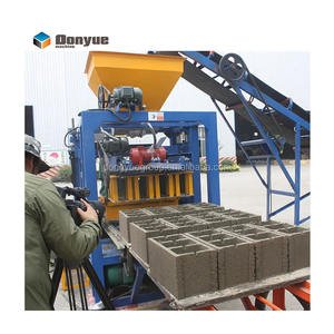 QT4 - 24 Maquinaria Industrial Semiautomática para Fabricación de Bloques de Cemento y Hormigón Huecos - Product Image 1