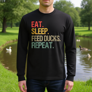 Camiseta de manga larga con diseño vintage de criador de patos, Eat Sleep Feed Ducks Repeat - Product Image 3
