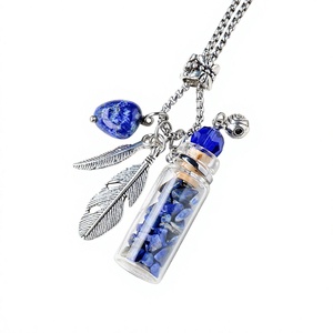 Nouveau Collier Pendentif Bouteille à Parfum en Acier Inoxydable avec Pierre Naturelle Quartz Rose et Cristal Créatif - Product Image 1