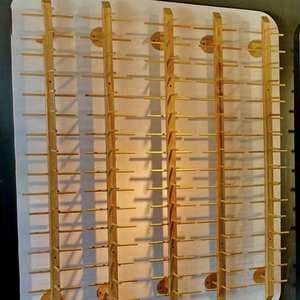 Exhibidor de Gafas de Madera de 16 Ranuras para Montar en la Pared, Ahorro de <span class=keywords><strong>Espacio</strong></span>, Fácil Instalación, para Exhibición de Marcos Ópticos en Tiendas - Product Image 4