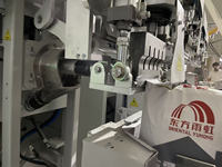 Machine de remplissage de sacs à valve externe 25 kg pneumatique pour poudre chimique avec système de pesage et fonctionnement à faible émission de poussière