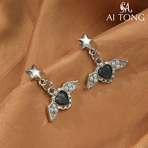 <span class=keywords><strong>Boucles</strong></span> <span class=keywords><strong>d</strong></span>'<span class=keywords><strong>oreilles</strong></span> <span class=keywords><strong>pendantes</strong></span> bohèmes durables et tendance pour les rendez-vous, avec un pendentif en forme de petit cœur et des ailes <span class=keywords><strong>d</strong></span>'ange exquises pour filles, à prix abordable - Product Image 3