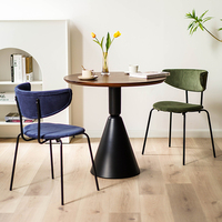 Nordischer Samt-Esszimmerstuhl mit Bugholzrückenlehne und Eisenbeinen, Stapelbar, Weiche Polsterung, Moderne Möbel für Zuhause, Café und Restaurant