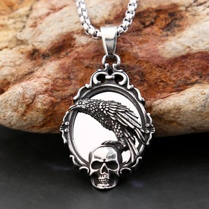 Collar con colgante de calavera de acero inoxidable yunnique con alas de cuervo, joyería de moda para hombre, regalo para accesorios de estilo vikingo - Product Image 4