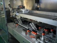 Máquina de Encartonamiento de Botellas Multiusos con Abrazadera Neumática, Estación de Plegado y Mesa de Salida para Botellas de Plástico Ovaladas