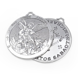 Dije Colgante Religioso <span class=keywords><strong>de</strong></span> San Miguel Arcángel <span class=keywords><strong>de</strong></span> 76 mm Bañado en Plata, Joyería Católica <span class=keywords><strong>de</strong></span> Aleación - Product Image 1